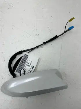 85634980 Cadillac 2023 - 2024 Lyriq Roof Shark Fin Radio Antenna Crystal White