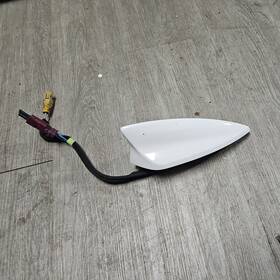 Chevrolet 84379873 2018- 2022 Chevy Traverse Roof Radio Shark Fin Antenna Oem