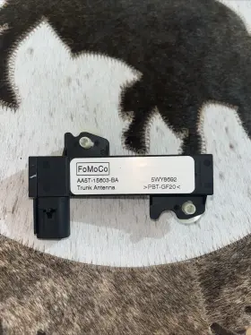 Aa5t-15603-ba Ford Lincoln Trunk Antenna 2013- I Think For The Wireless Entry Technology