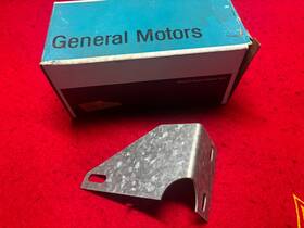 General Motors 14004923 Nos Gm79-80 C3 Corvette Power Antenna Lower Mounting Bracket