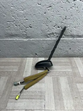 92218065 General Motors 08-09 Pontiac G8 Rooftop Radio Antenna Assembly Gm