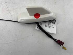 Gm Trucks 23196182 2015 - 2016 Gmc Yukon Xl 1500 Roof Fin Shark Antenna Module Oem
