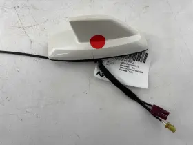 23196182 Gm Trucks 2015 - 2016 Gmc Yukon Xl 1500 Roof Fin Shark Antenna Module Oem