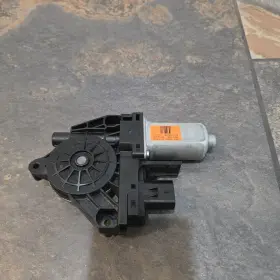 931401104 Jeep 2014-2018 Cherokee Right Passenger Side Front Power Window Motor Oem