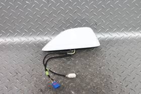 Jeep P1yg06gw7ae 14-22 Grand Cherokee Bright White Roof Radio Shark Fin Antenna Unit Factory Oem