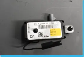 A2098201189 Mercedes-benz 03-09 Clk550 Clk500 W209 Rear Trunk Lid Antenna Amplifier Amp Oem