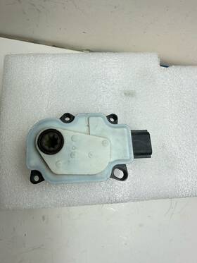 Nissan 1317-888-00049 2019 To 2024 Altima Sl 2.5 Air Active Shutter Grille Radiator Motor Oem