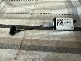 1004808-00-e Tesla 2012-2020 Model S Rear Passenger Side Radio Antenna Amplifier Module Right