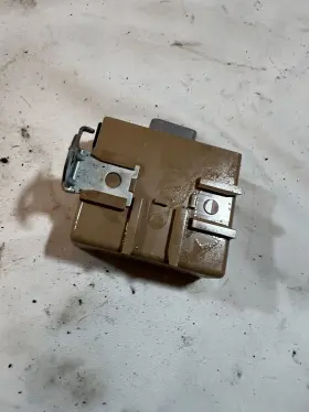 165000-2120 Toyota 1998 4runner Radio Antenna Relay Japan Oem B38