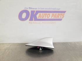 Toyota 645.to1e24 24 2024 Corolla Se Sedan Shark Fin Antenna Silver