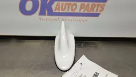 645.to1s17 Toyota 17 Sequoia Radio Audio Roof Mounted Antenna White
